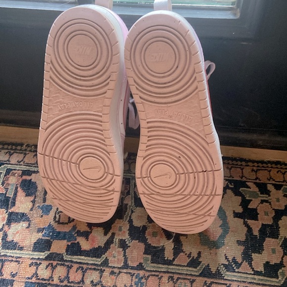 Pink Nike Used Youth Size 6 💗 - Picture 9 of 9